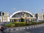 Hualamphong train station exterior.JPG (110 KB)